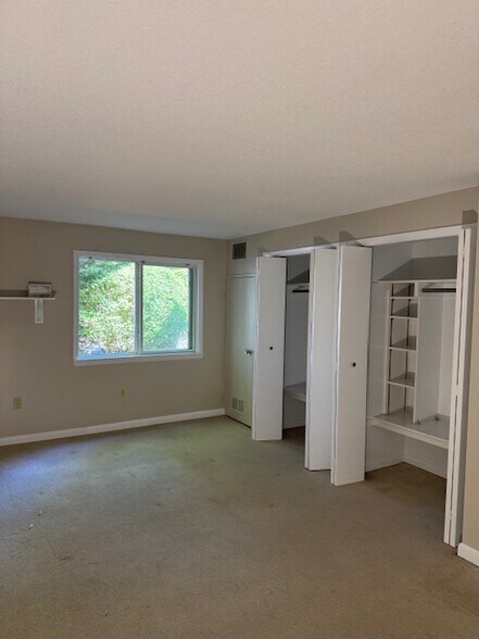 Building Photo - 4 Post Oak Ln