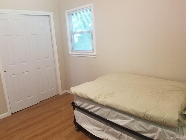 Building Photo - 7 Merriewold Ln S