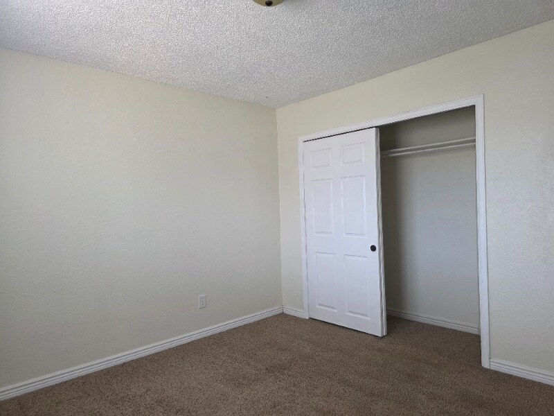 Building Photo - 2844 Lexington Ln