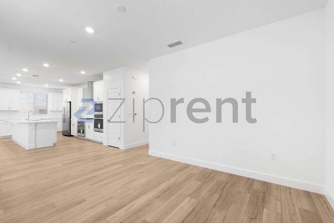 Building Photo - Unit