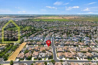 Building Photo - Stunning Custom 5-Bedroom, 3-Bath Home in ...