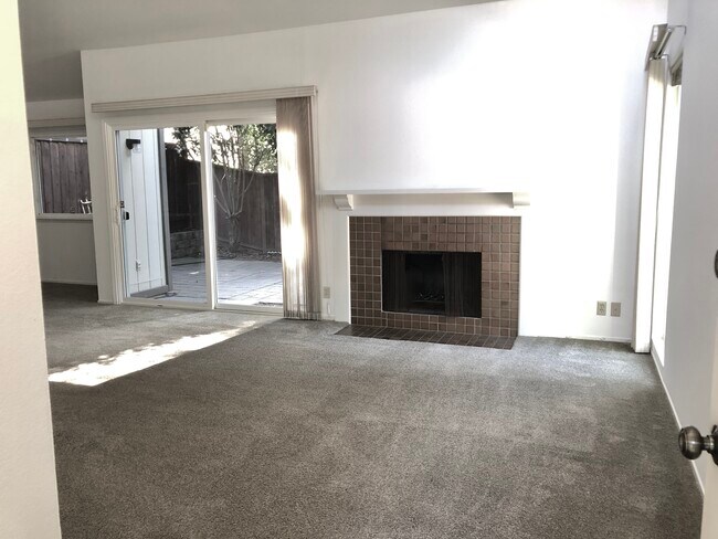 Living Room from Entryway - 2405 Deer Tree Ct