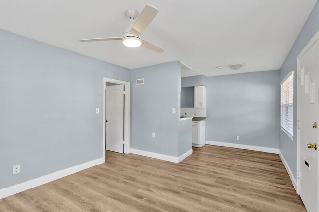 Building Photo - 308 S Mars Ave