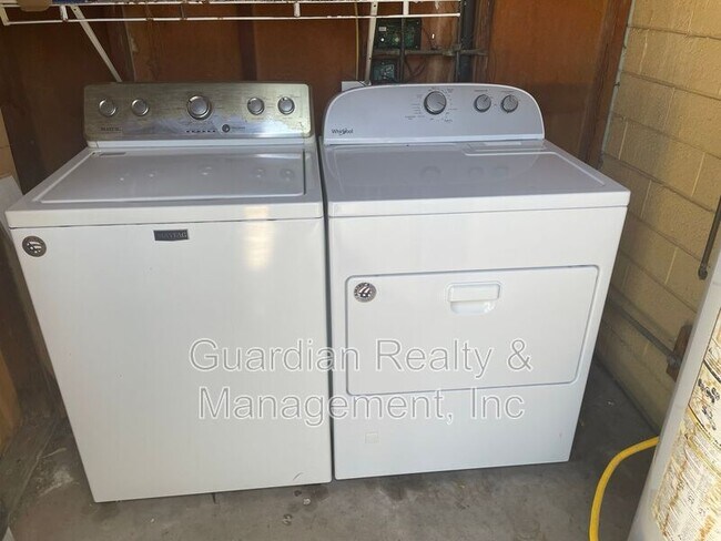 Building Photo - 2930 E Elm St