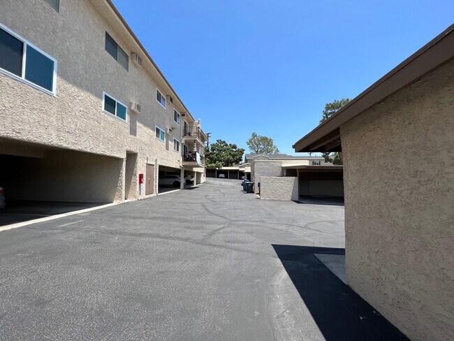 Parking - 3010 Montrose Ave