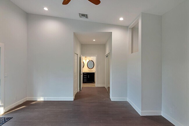 Building Photo - 959 SW 18th St