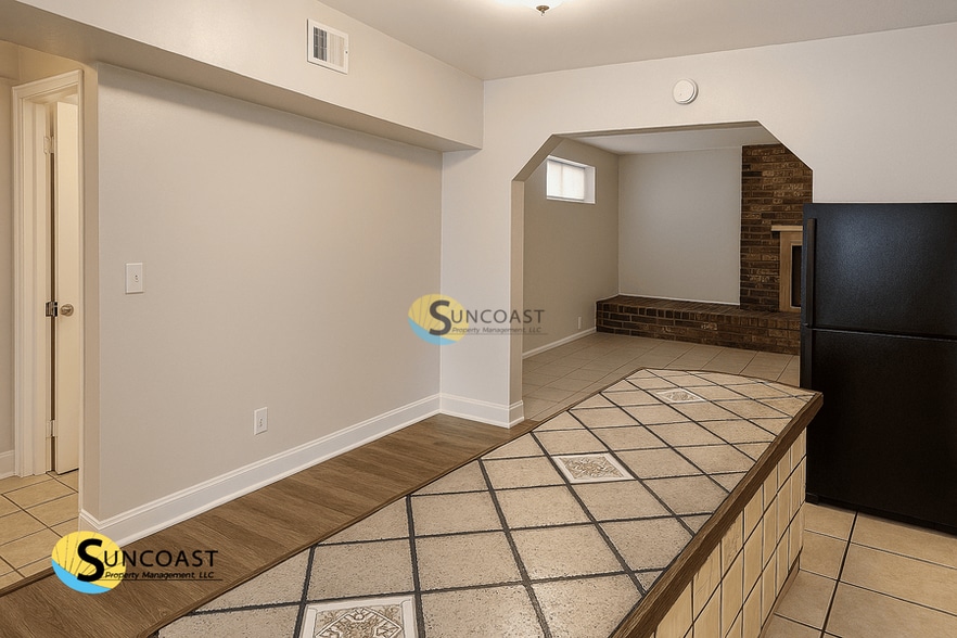 Building Photo - 1773 Louvre Dr