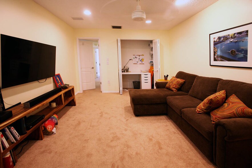 third bedroom or den - 1636 Brookhouse Dr