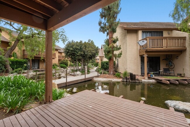 Building Photo - Renovated 1 Bedroom Condo Overlooking Creek