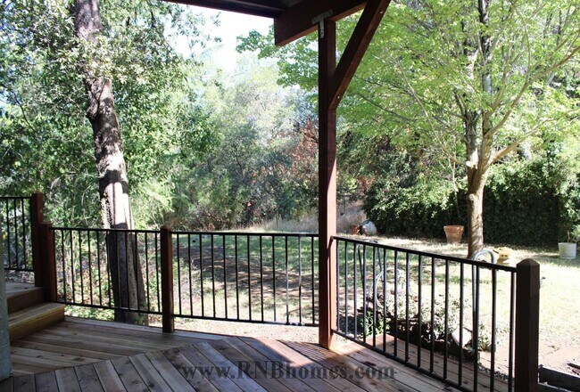 Building Photo - 677 Hoppe Ln