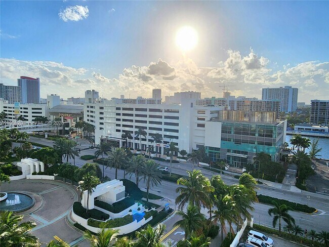 Building Photo - 3505 S Ocean Dr