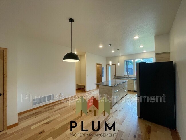 Building Photo - 1855 S 3rd St W