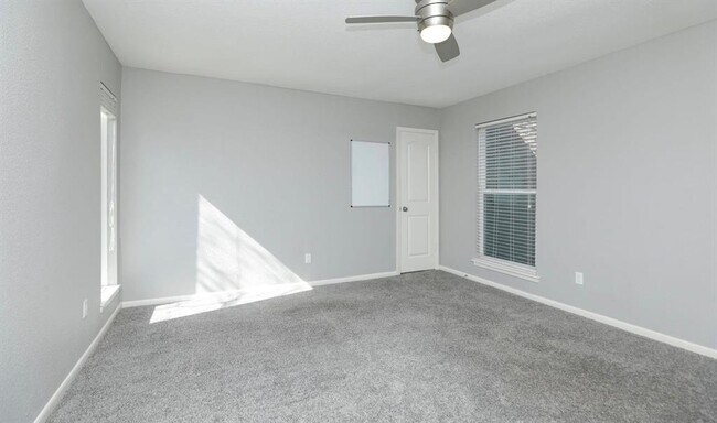 Building Photo - 9400 Doliver Dr