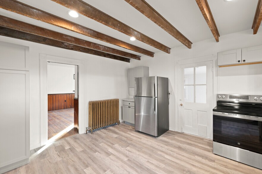 Building Photo - 301 S Braddock St