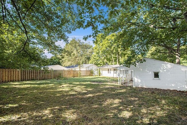 Building Photo - $1660 Contemporary remodeled 3-bedroom, 1-bath single-family ranch