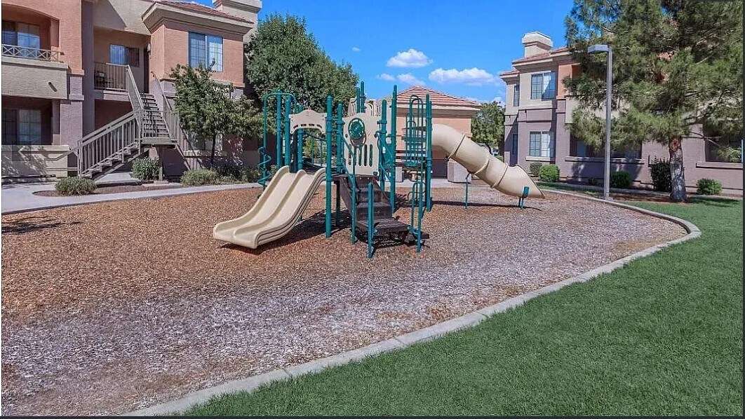 Building Photo - 1941 S Pierpont