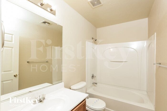 Building Photo - 22037 W Solano Dr
