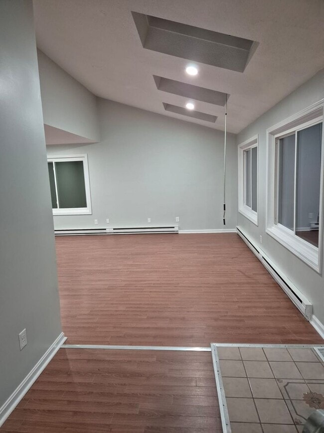 Building Photo - Newly renovated 3BR House