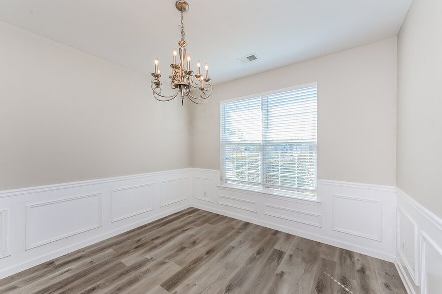 Building Photo - 840 Topaz Valley