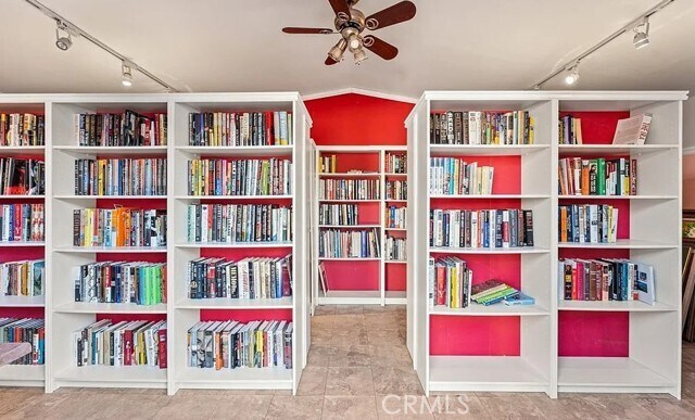 Building Photo - 9925 Redwood Ave