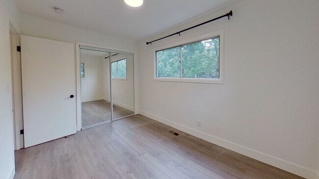 Building Photo - Charming Renovated Ranch 3 Bed + 2 Bath House! Washer & Dryer! Located in Portland's SE Brooklyn ...