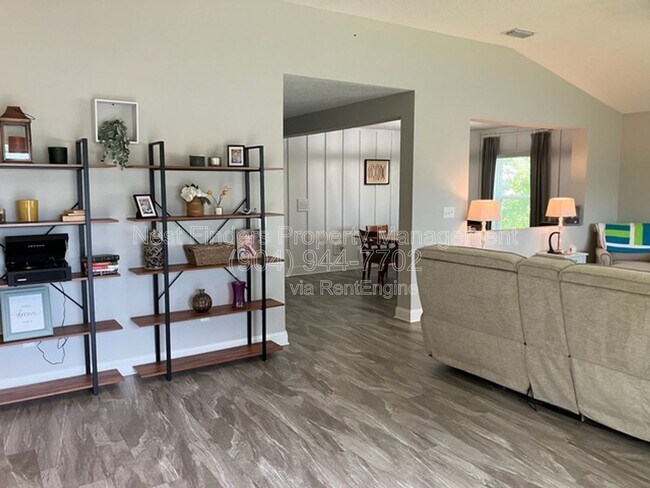 Building Photo - 7482 Sunnydale Ln