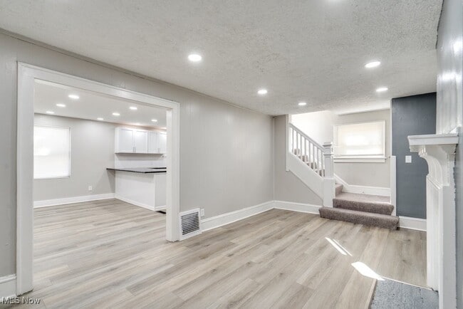 Building Photo - 920 Bloomfield Ave