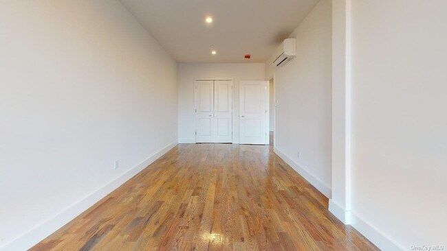 Building Photo - 13828 Queens Blvd
