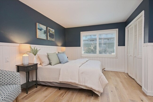 Building Photo - One Of A Kind Freeland Home with Two Seper...