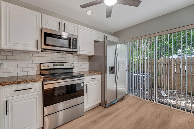 Building Photo - 2108 NE 44th St
