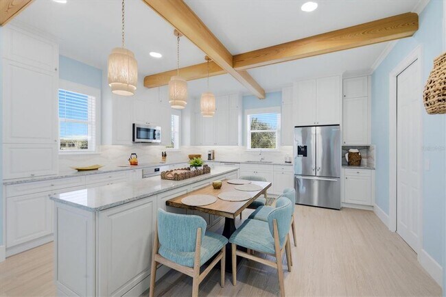 Building Photo - 115 Aqua Ln