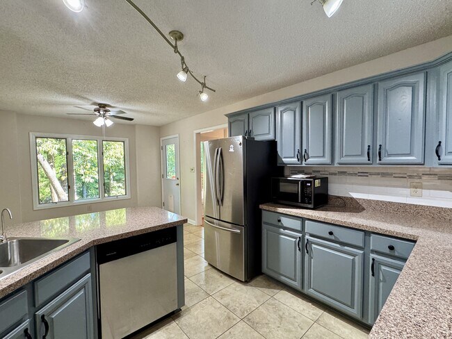 Building Photo - 116 Agoli Way