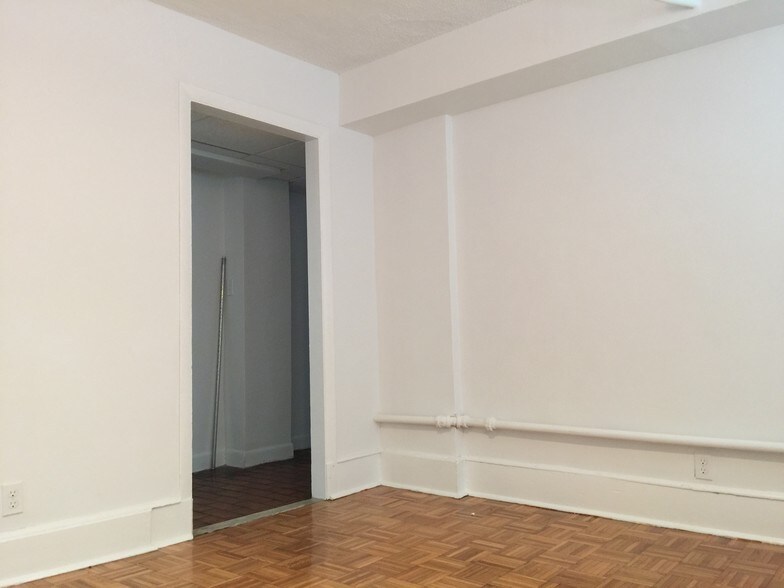 Primary Photo - 15 Queensberry St