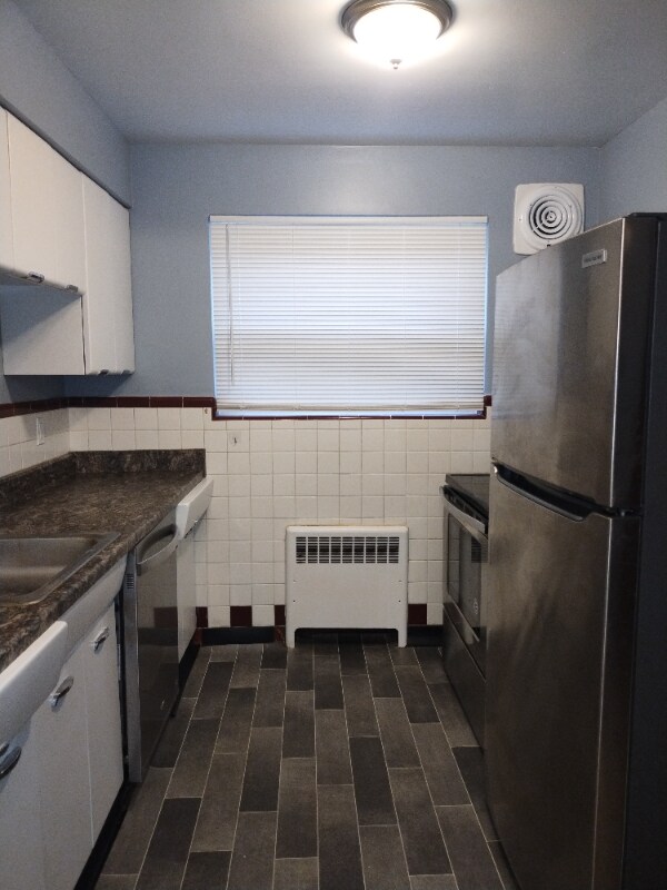 Building Photo - 3131 Mozart Ave