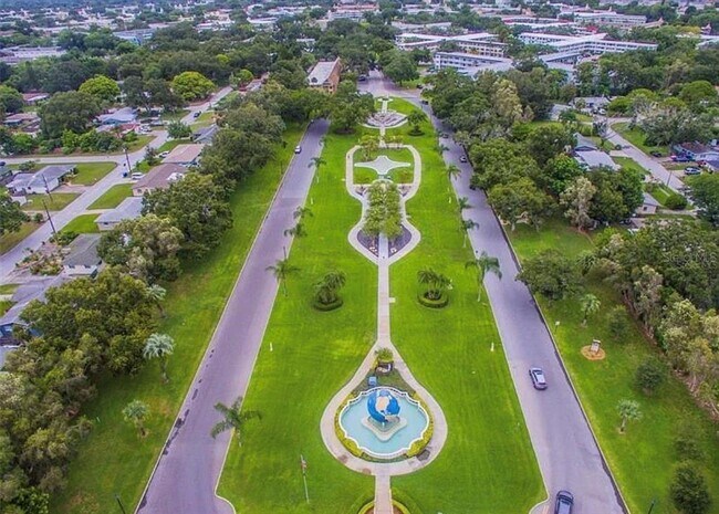 Building Photo - 2404 Florentine Way