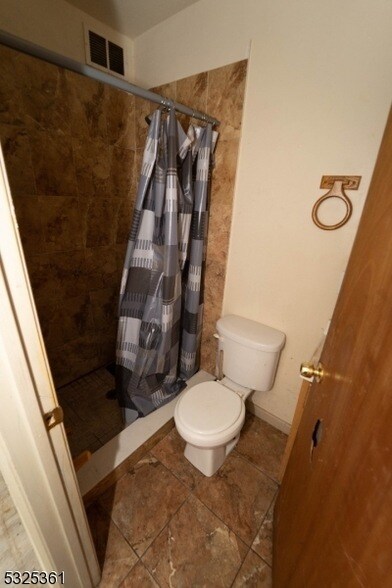 Building Photo - 331 Straight St