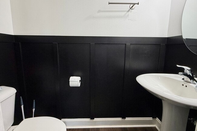Building Photo - AVAILABLE NOW! (Small Pets Preferred) | $500 RENT CREDIT