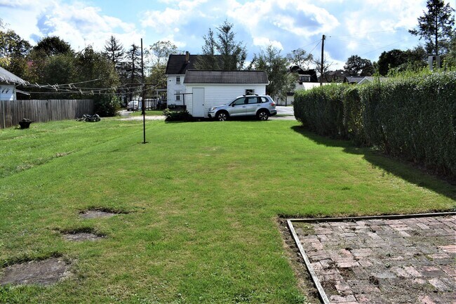 Building Photo - 542 Oak St