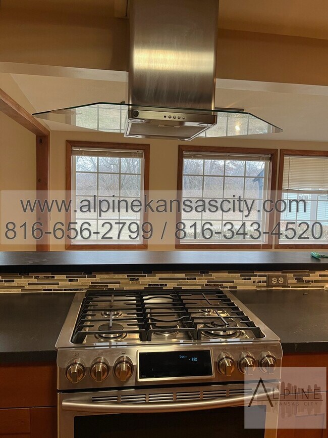 Building Photo - Spacious One Level Home on HUGE LOT!