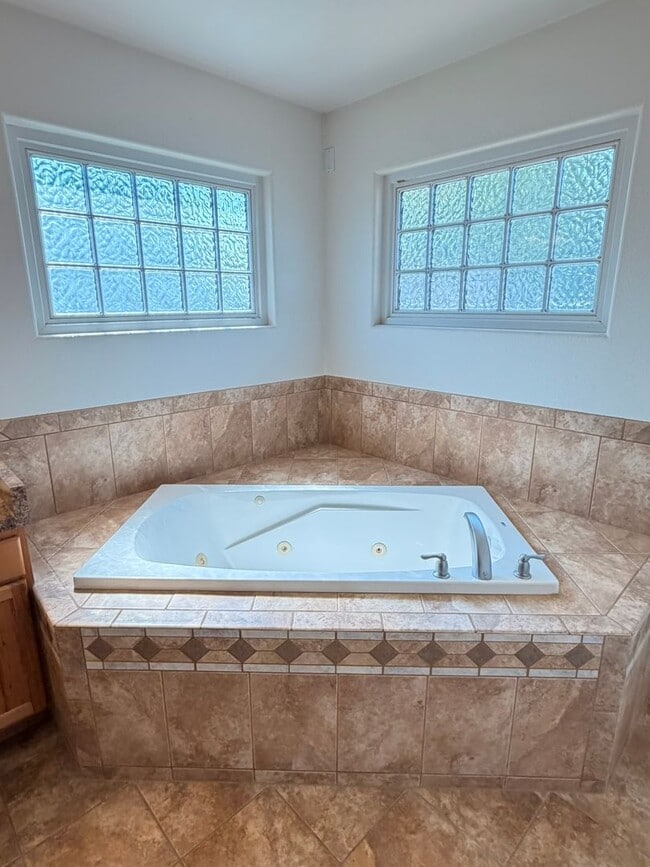 Building Photo - GORGEOUS 3Bed 2Bath 3Car Garage in NorthEast GJ!!!!!