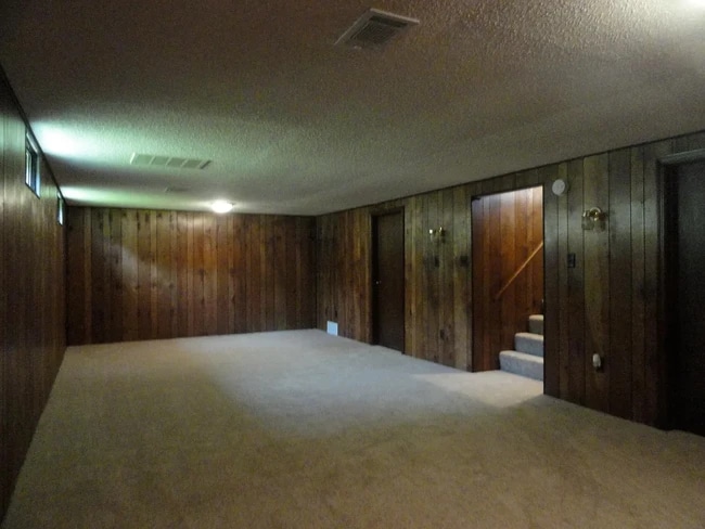 Building Photo - 2512 Ridgefield Dr NE