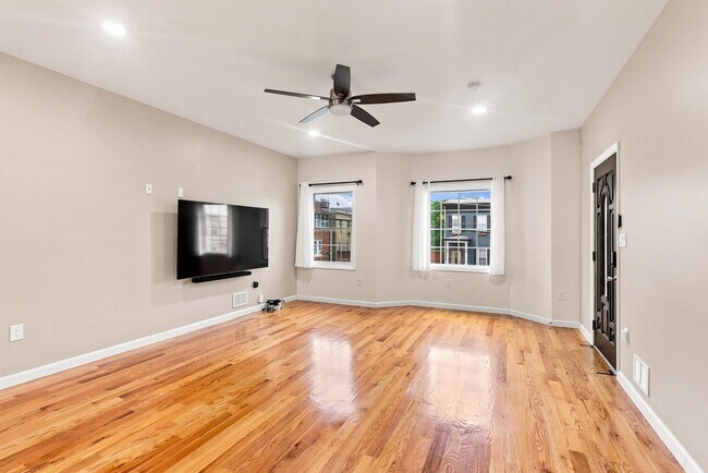 Building Photo - 88 Poplar St