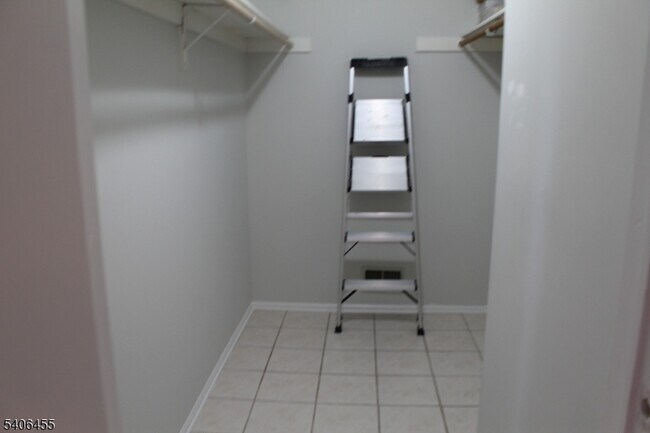 Building Photo - 55 Crabapple Ln