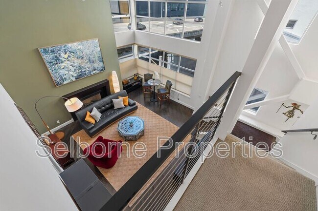 Building Photo - 33 Clementina St