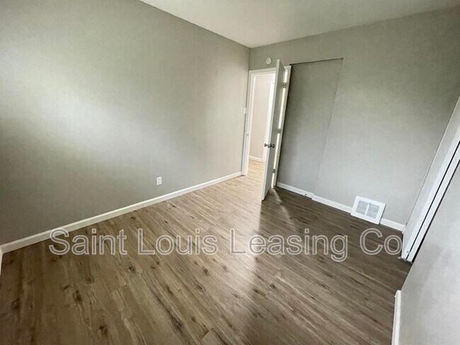 Building Photo - 145 Clearview Dr