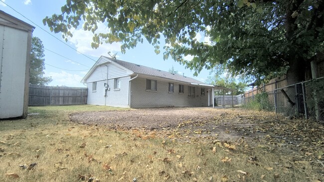 Building Photo - 984 NW 5th St