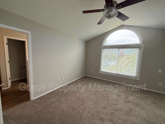 Building Photo - 10924 W 100th Dr