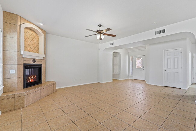 Building Photo - "Spacious 4-Bed Oasis with Granite Touches...