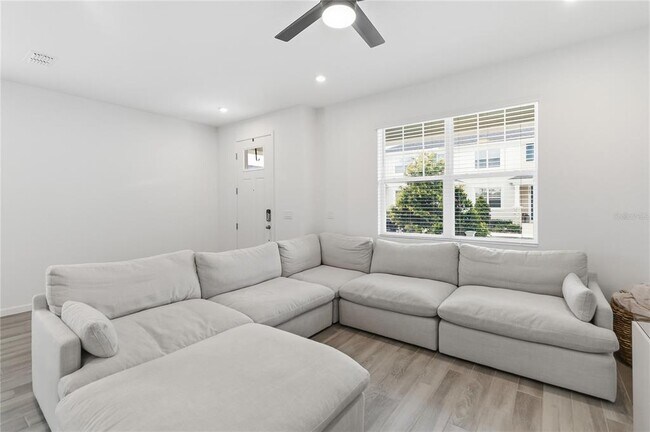Building Photo - 1326 Tarflower Dr