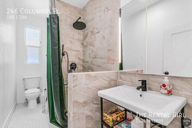 Building Photo - 246 Columbia Pl